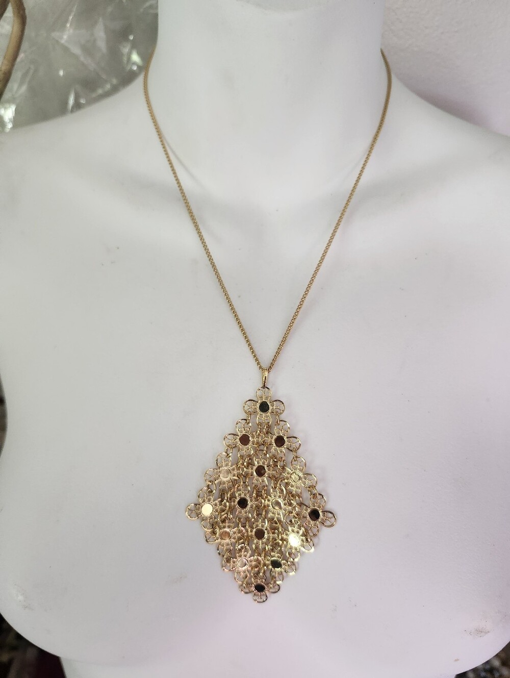 Vtg Sarah Coventry "Golden Petals"Gold-Tone Filigree Pendant Necklace